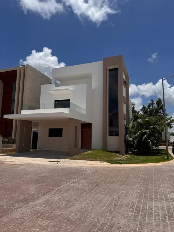 Casa nueva en esquina en Aqua